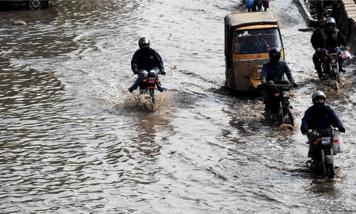 Lightning and heavy rain hits Karachi Lightning and heavy rain hits Karachi
