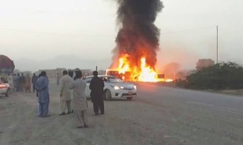 27 burn to death in bus-truck collision near Lasbela