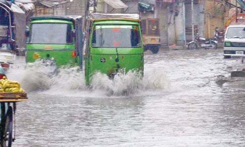Heavy rain in twin cities as Murree receives snow