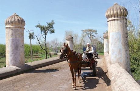 Mughal-era bridge still stands intact with past glory Mughal-era bridge still stands intact with past glory