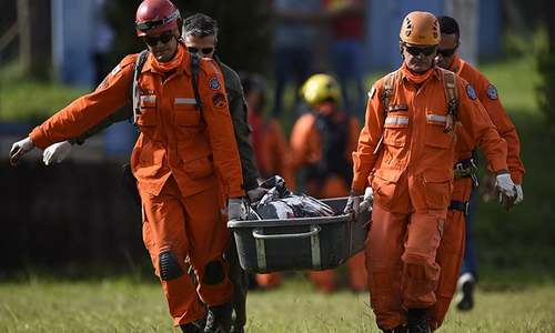 40 dead, many feared buried in mud after Brazil dam collapse