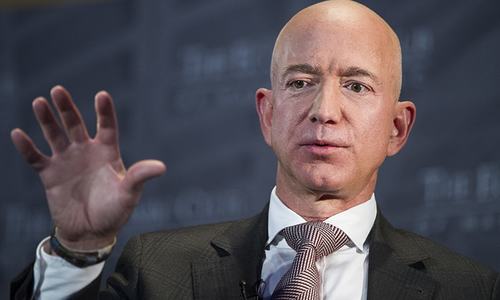 Profile: Bezos, world&rsquo;s richest man, shows he won&rsquo;t be pushed around