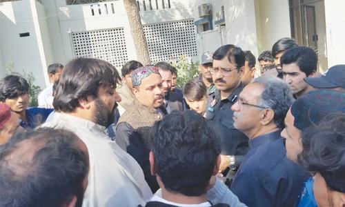 Three labourers gunned down in Larkana