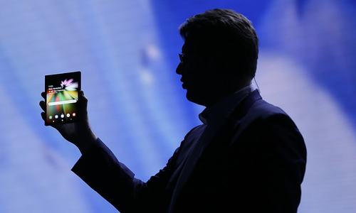 Samsung poised to unveil new phones in bid to revive sales