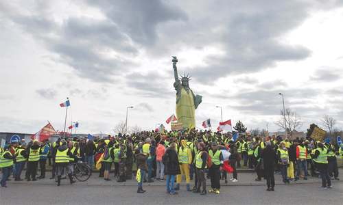 French yellow vests protest for 16th straight weekend