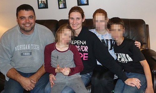 خاتون ٹیچر پر 14 سالہ شاگرد سے 100 سے زائد مرتبہ جنسی زیادتی کا الزام