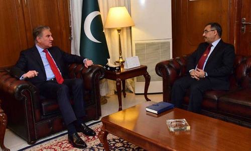 'Islamabad wants de-escalation,' foreign minister tells Pakistan's top envoy in India