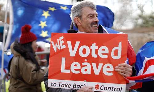 UK lawmakers vote strongly to delay Brexit