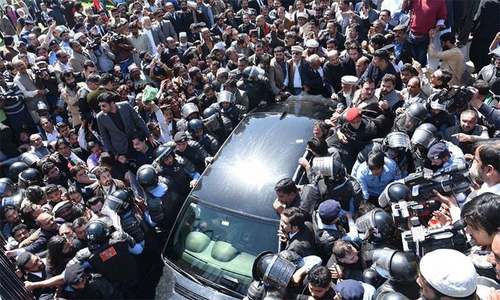 Workers swarm vehicles of PPP Chairperson Bilawal Bhutto-Zardari and his father Asif Ali Zardari as they arrive at the NAB office in Islamabad on Wednesday. — Photo courtesy: PPP Twitter account