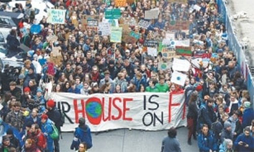 Thousands of German teenagers join Thunberg&rsquo;s climate fight
