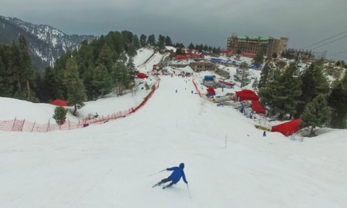 Tourists throng Malam Jabba to enjoy snow festival Tourists throng Malam Jabba to enjoy snow festival
