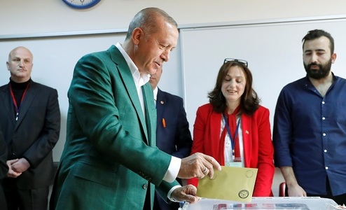 Erdogan sees win in local votes, but loses Turkish capital