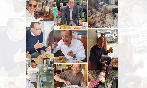 جرمن سفیر مختلف پکوان سے لطف اندوز ہوتے ہوئے&mdash;تصویر بشکریہ ٹوئٹر