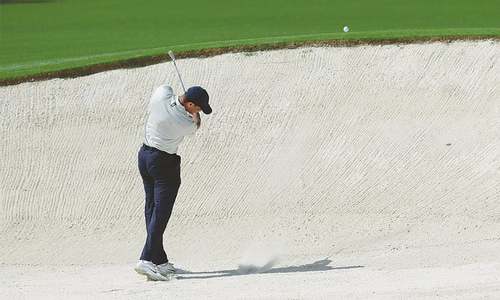 Tiger roars back to stay in contention at Augusta