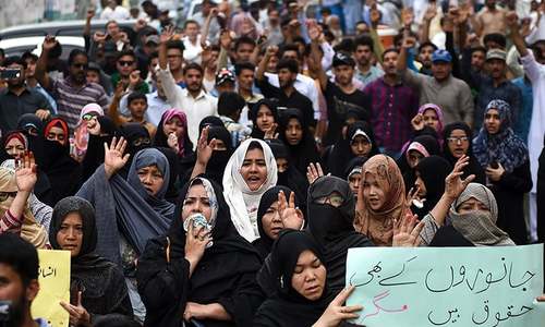 Hazara protesters want PM Khan to visit victims' families Hazara protesters want PM Khan to visit victims' families