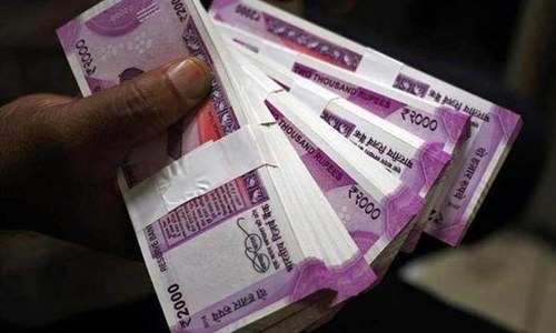 بھارتی ریاست تامل ناڈو میں &rsquo;ووٹ خریدنے&lsquo; کیلئے رکھی گئی رقم برآمد