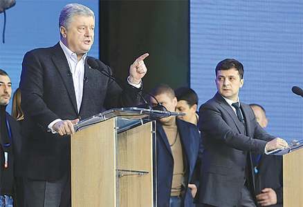 Ukraine&rsquo;s vote rivals clash in stadium debate