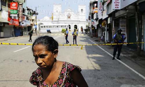 Sri Lankans urged to avoid mosques, churches amid fears of more attacks