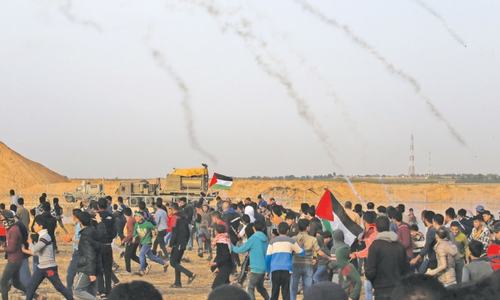 60 Palestinians hurt in Gaza border clashes