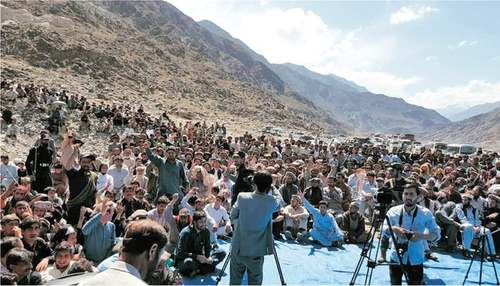 Protesters block KKH against restriction on timber movement