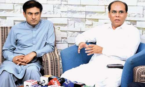 17 &lsquo;quacks&rsquo; held, clinics sealed in HIV-hit Larkana