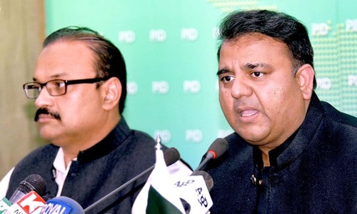 Fawad Chaudhry forms committee to 'resolve moonsighting controversy'