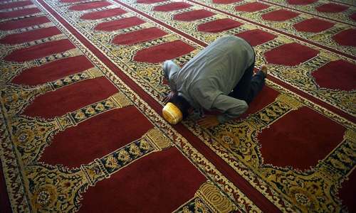 Sri Lanka slaps controls on mosques after Easter attacks Sri Lanka slaps controls on mosques after Easter attacks