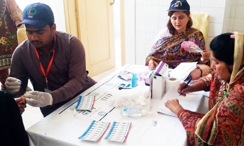 Experts suggest clinical probe to assess HIV outbreak