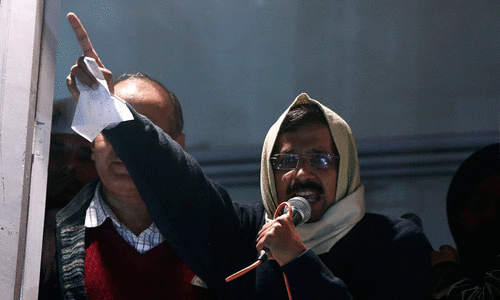 Delhi leader defies slaps and shoes to step up election fight Delhi leader defies slaps and shoes to step up election fight