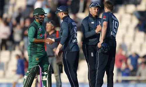 انگلینڈ کے خلاف شکست قومی ٹیم کے لیے نیک شگون کیسے بن سکتی ہے؟ انگلینڈ کے خلاف شکست قومی ٹیم کے لیے نیک شگون کیسے بن سکتی ہے؟