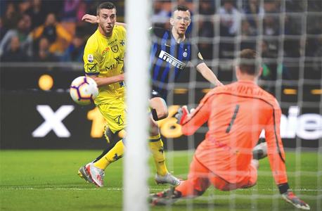 Politano, Perisic put Inter on brink of Champions League Politano, Perisic put Inter on brink of Champions League