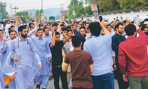 Doctors in KP threaten to resign over hospitals&rsquo; privatisation plan