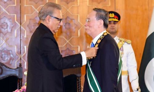 President Alvi confers Nishan-e-Pakistan on Chinese vice-president