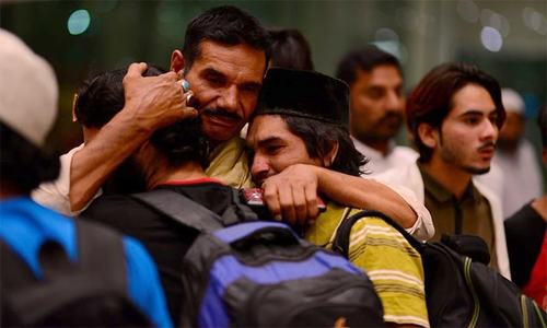 320 Pakistanis detained in Malaysia arrive in Islamabad 320 Pakistanis detained in Malaysia arrive in Islamabad