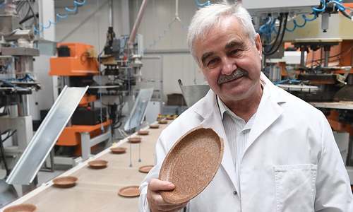You can have your plate and eat it too — Polish inventor manufactures edible tableware You can have your plate and eat it too — Polish inventor manufactures edible tableware