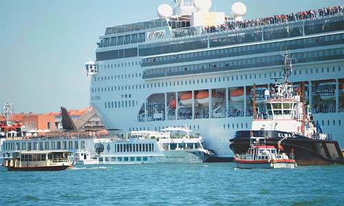 Tourists panic as cruise ship slams into Venice wharf