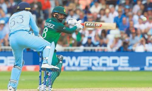 Hafeez stars as Pakistan set record Cup chase