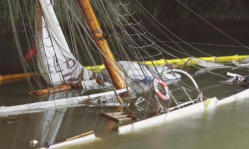 Newly restored vintage ship sinks in Elbe river