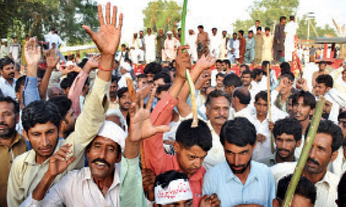 Farmers march in scorching heat to record protest against water crisis Farmers march in scorching heat to record protest against water crisis
