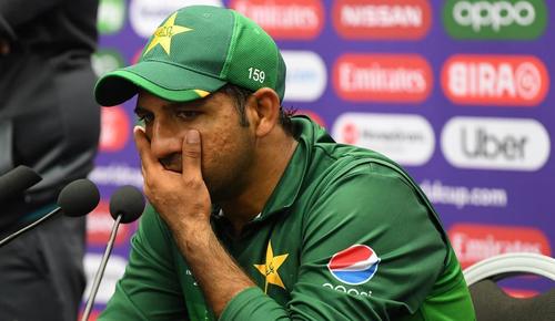 As Pakistan hang on by a thread, captain Sarfaraz is the one taking flak from every direction