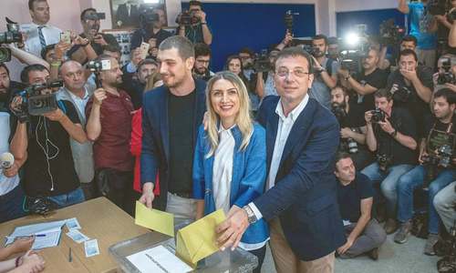 Erdogan’s gamble backfires as his party loses mayor election Erdogan’s gamble backfires as his party loses mayor election