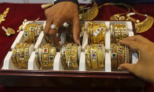 Gold sees new peak