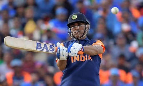 Dhoni go-slow against England stirs Indian fan fury