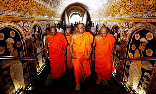 Sri Lanka on alert as Buddhist hardliners hold first meeting after Easter attacks