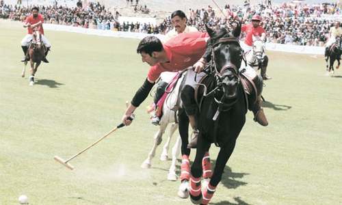 Shandur festival kicks off with closely-contested match