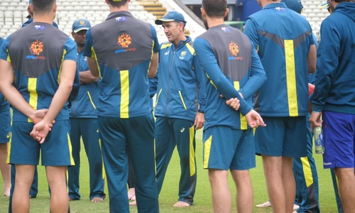 Aussies go barefoot in unique bonding session