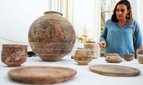 Smuggled archaeological artefacts returned by France reach home