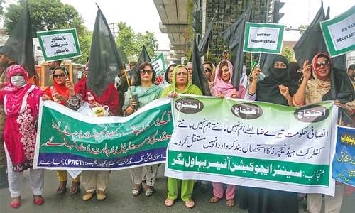 Contract teachers protest outside secretariat Contract teachers protest outside secretariat