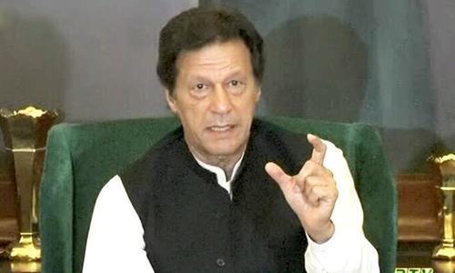 In Karachi, PM rebuffs traders&rsquo; concerns, invites textile producers for detailed talks