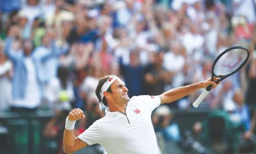 Federer edges past Nadal, sets up Wimbledon final with Djokovic